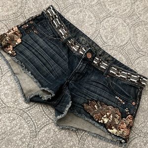 Low-Waisted Detailed Embellished Unique Short Shorts